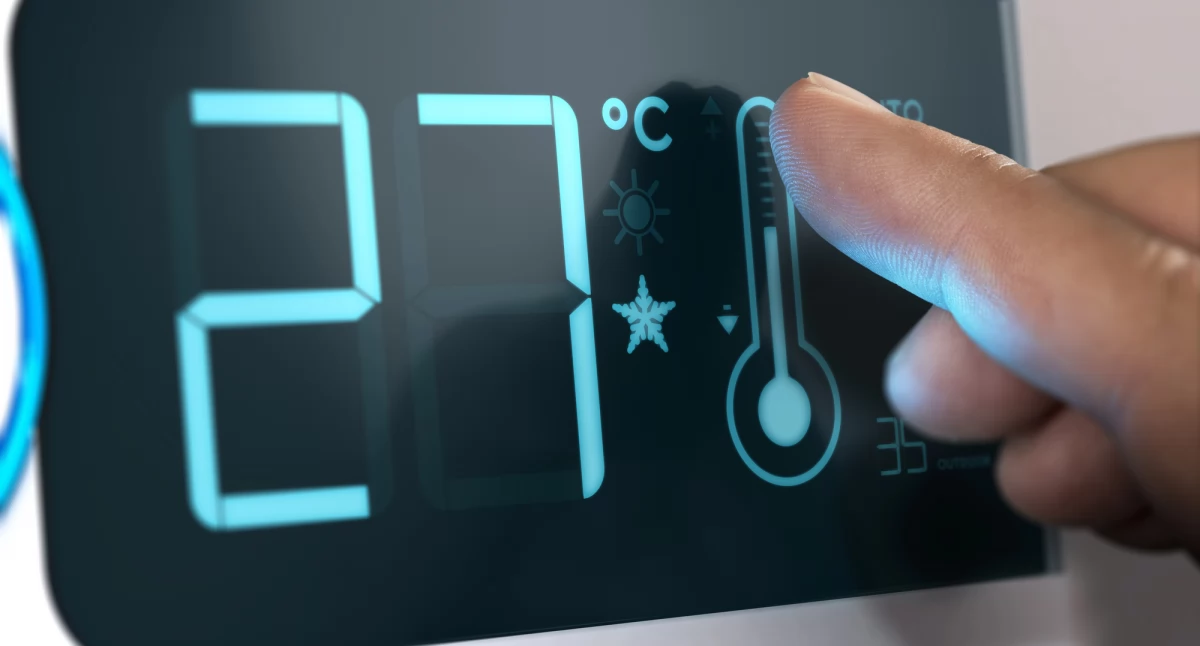 Jak ochłodzić mieszkanie bez klimatyzacji? Sprawdzone sposoby na upały!