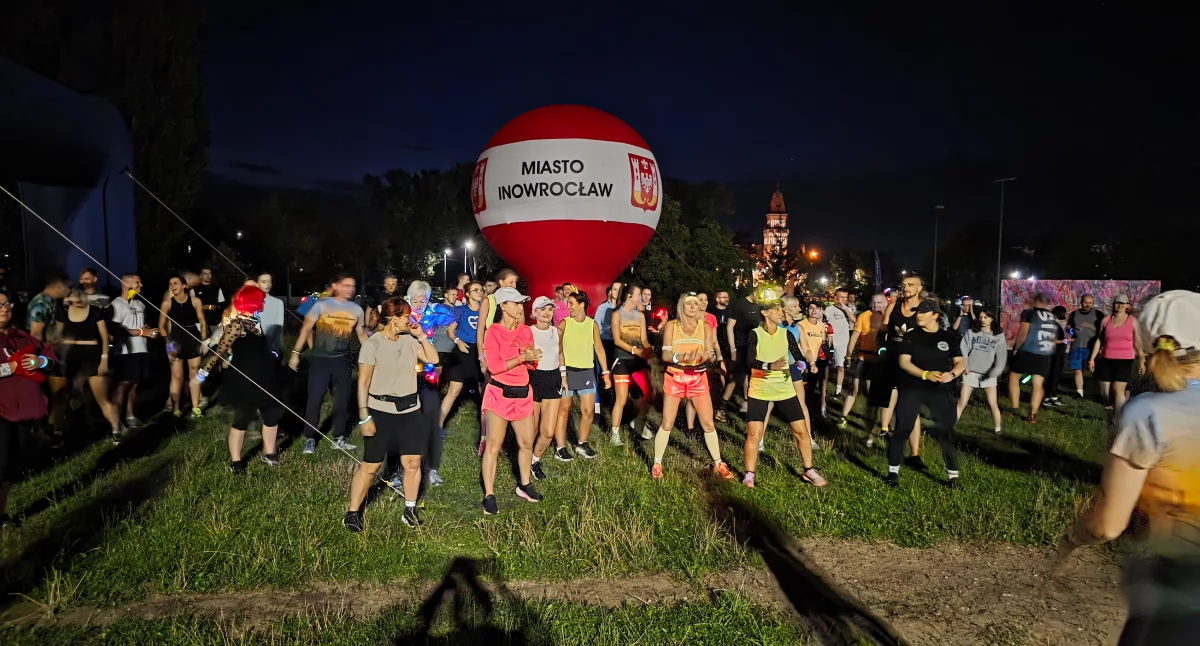 Pobiegli nocą w miasto