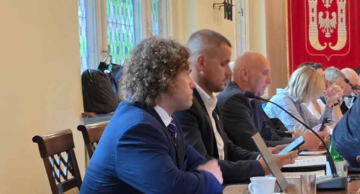 Radny Bartłomiej Stanisz zachowa mandat – Rada Miejska Inowrocławia odrzuca wniosek wojewody