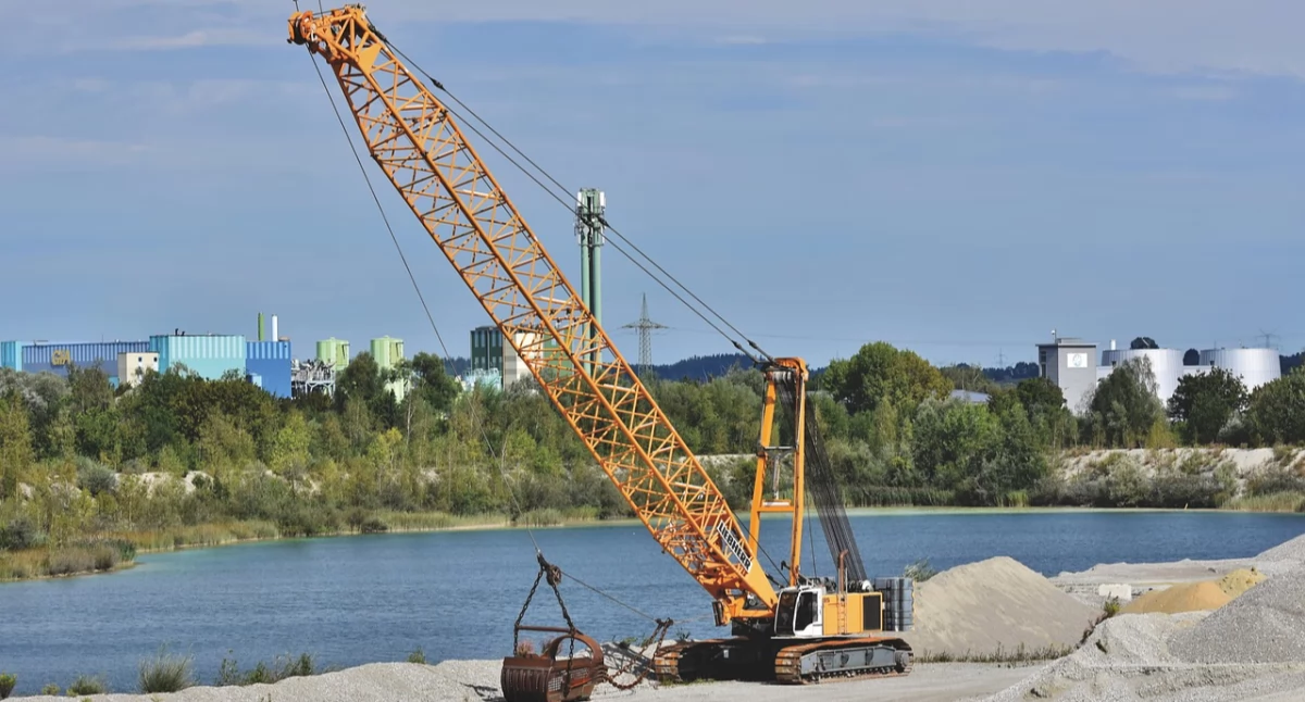 Ile kosztuje wynajem mini żurawia? Poradnik dla inwestorów i firm