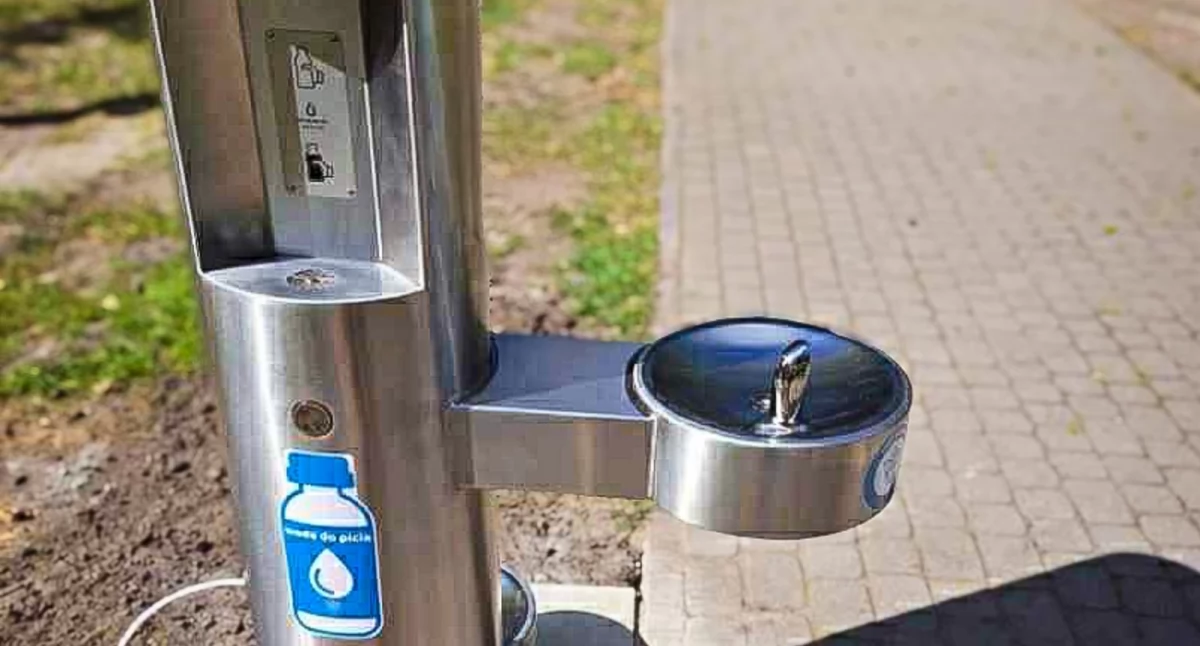 Trwa montaż nowoczesnych dystrybutorów wody pitnej