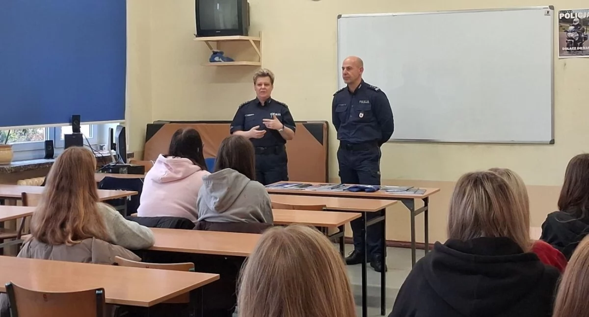 Komendant odwiedził uczniów klasy mundurowej 