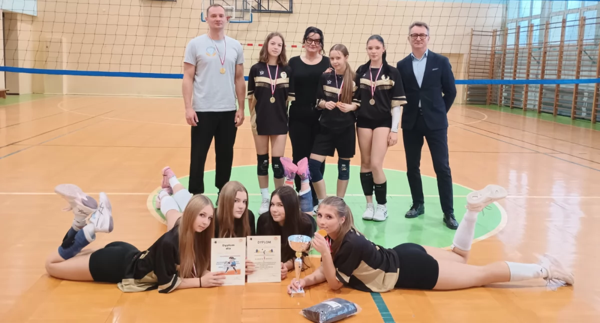 Siatkarski Sukces! Dziewczęta z SP nr 5 Mistrzyniami Powiatu Inowrocławskiego!