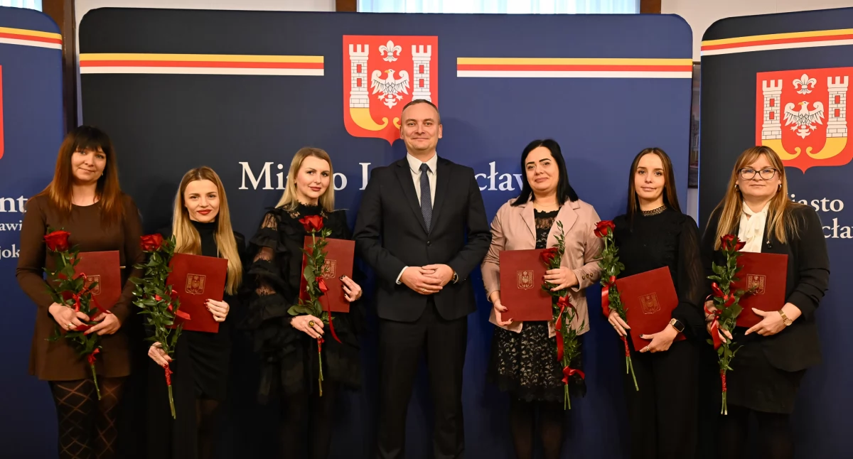 Sześć inowrocławskich nauczycielek z awansem zawodowym. Uroczystość w Ratuszu