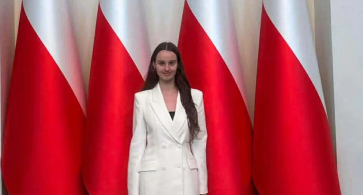 Dużo wie o  Polsce i Świecie Współczesnym