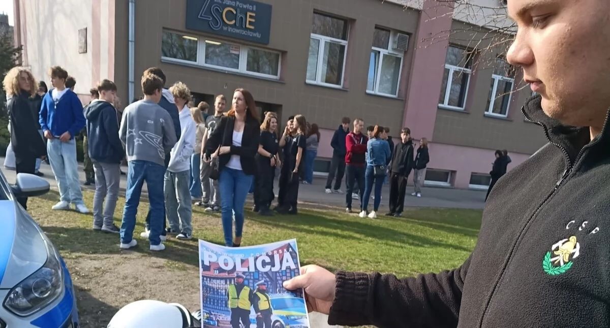 Policjanci z wizytą w inowrocławskim Chemiku. Drzwi otwarte w klasie mundurowej
