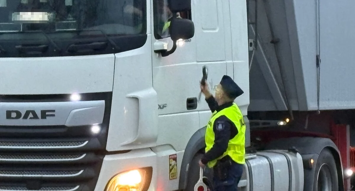 Policjanci działają w trosce o bezpieczeństwo na drogach