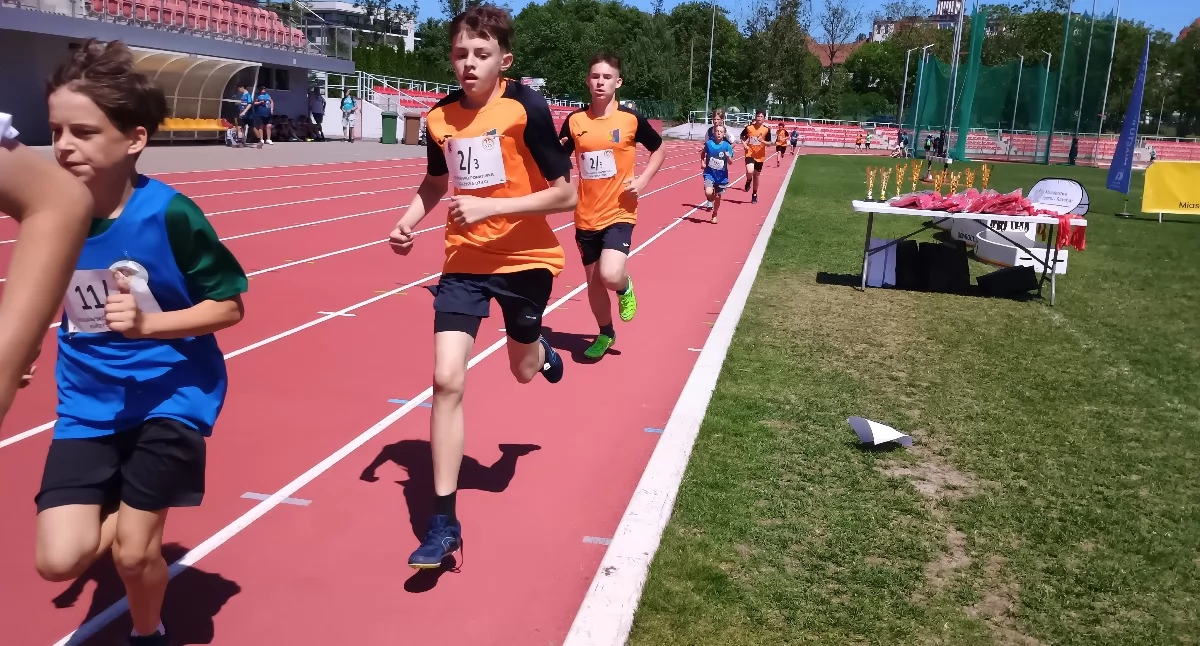 Życiówki, pot i łzy szczęścia! Czwórbój lekkoatletyczny rozgrzał Stadion Olimpijczyków