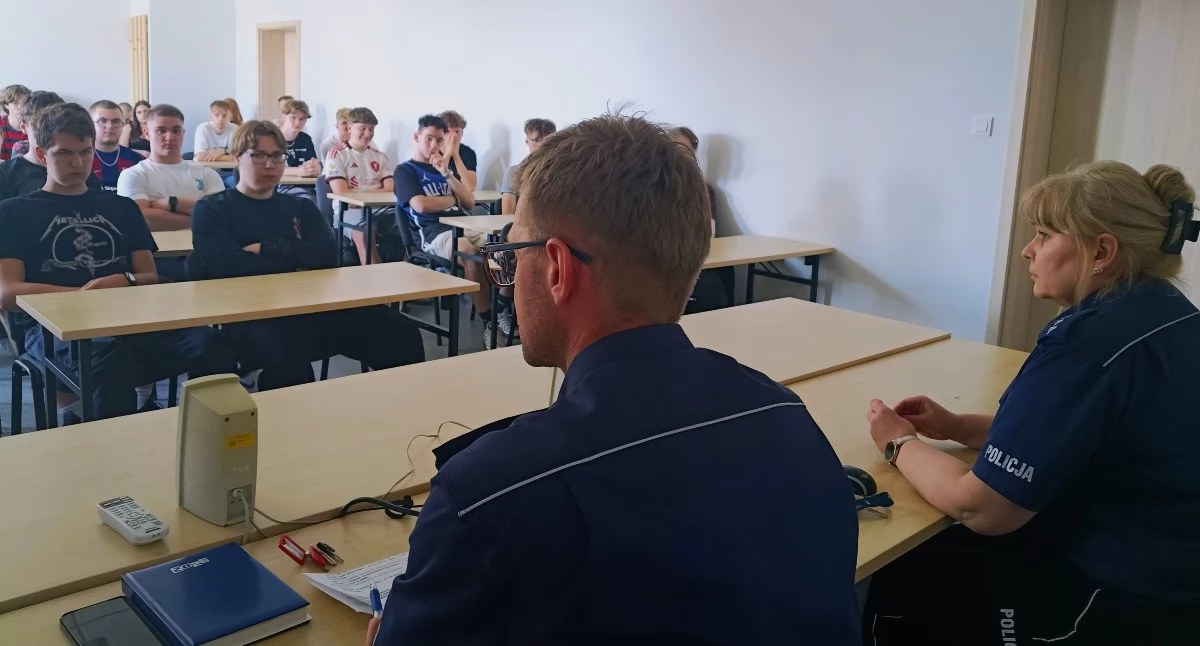 Edukacja i profilaktyka: Młodzież z wizytą w inowrocławskiej komendzie
