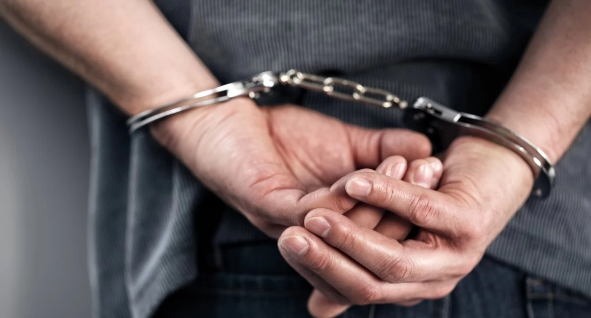 Groził sąsiadom przez kilka miesięcy. Najbliższe trzy miesiące spędzi w areszcie