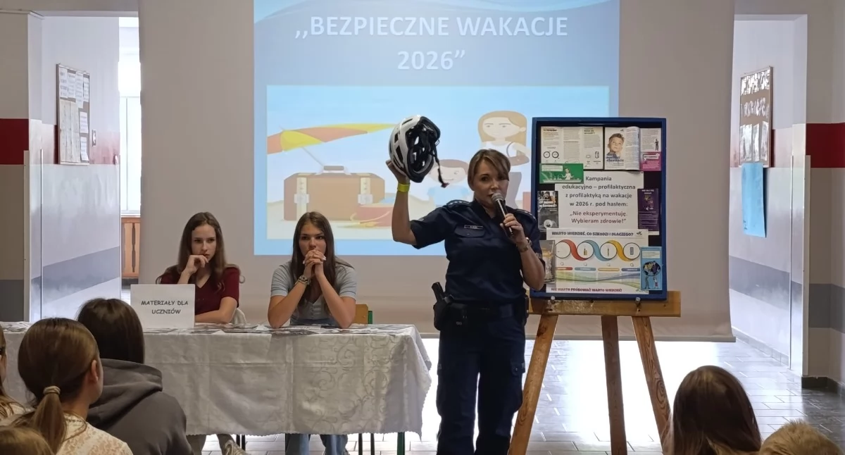 Z policjantami o bezpieczeństwie w czasie wakacji