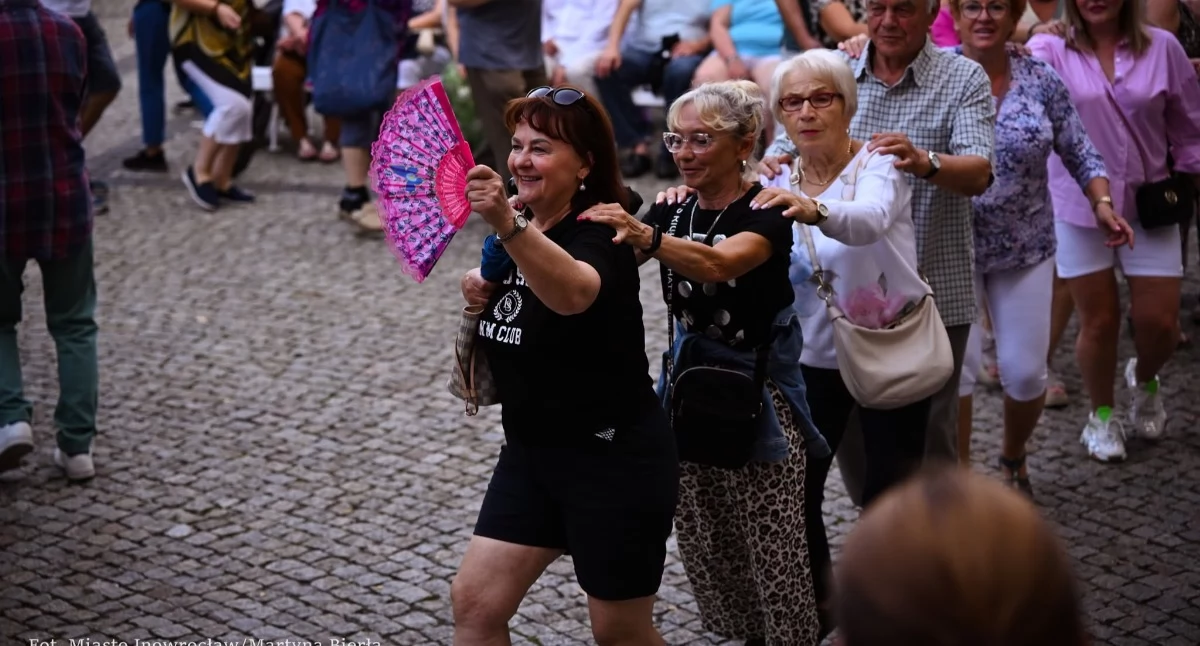 Tańczymy dalej! Letnie potańcówki w Solankach wydłużone o kolejny miesiąc!