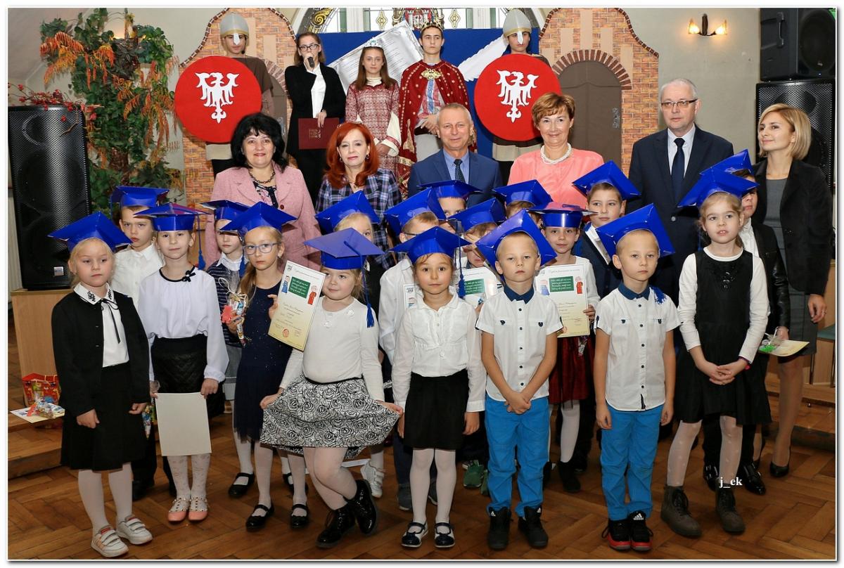 Ślubowanie pierwszaków w SP r 1