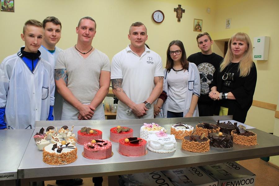 W Rzemieślniku uczniowie szkolą się z dekoracji tortów