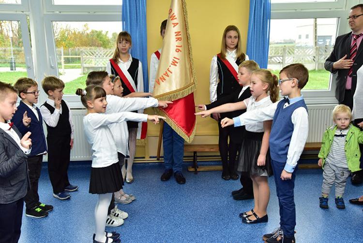Pasowanie pierwszoklasistów w SP 16