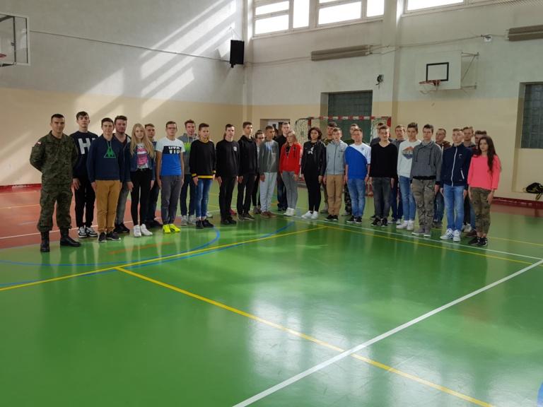 Licealiści z Kościelca doskonalą musztrę