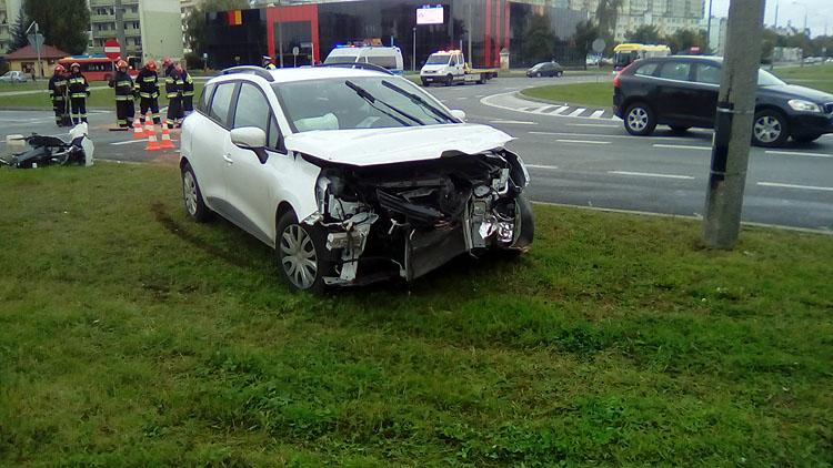 Na skrzyżowaniu  Al. Niepodległości i Wojska Polskiego wypadek samochodowy