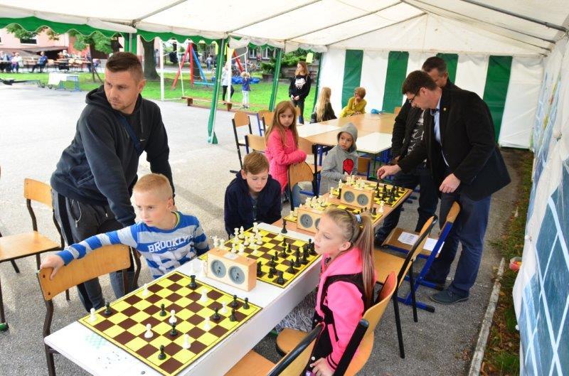 Festyn Edukacyjny w Turzanach ,, Murale idą do szkoły!’’