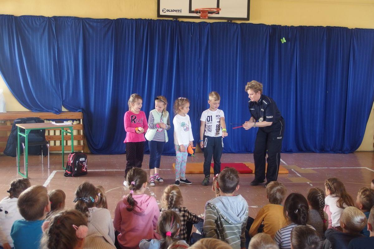Szkolne zajęcia, ćwiczenia i warsztaty z Policją