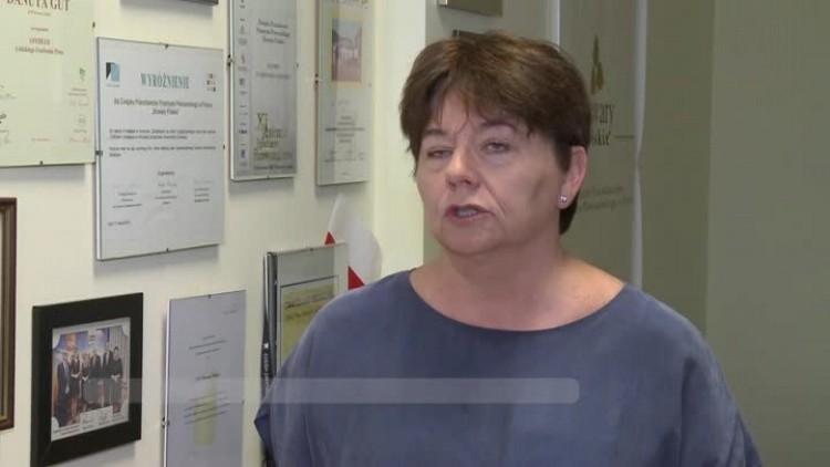 Tylko 7 proc. nastolatków zdobywa swój pierwszy alkohol samodzielnie