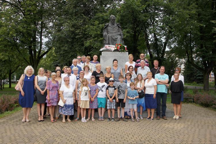 Złożyli kwiaty pod pomnikiem Jana Kasprowicza