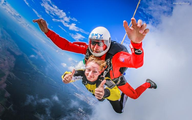 Wakacyjny odlot – skoki spadochronowe dostępne niedaleko Inowrocławia