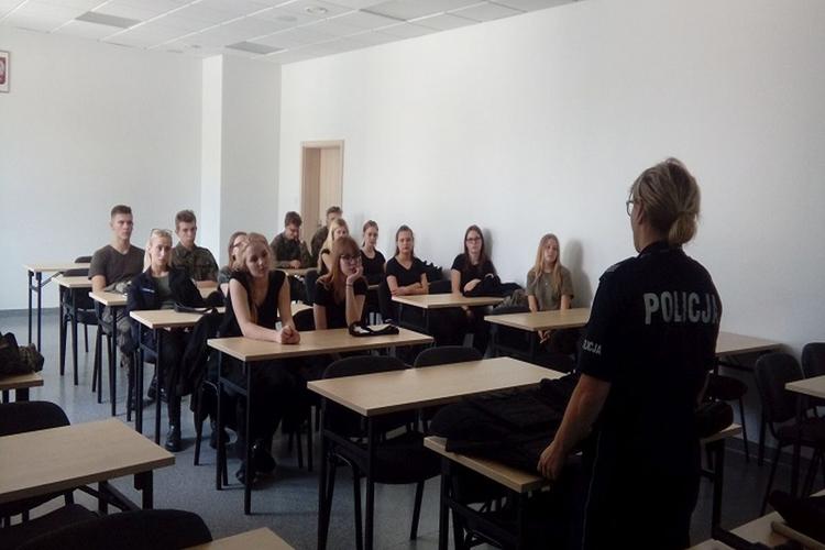 Młodzież z wizytą u policjantów
