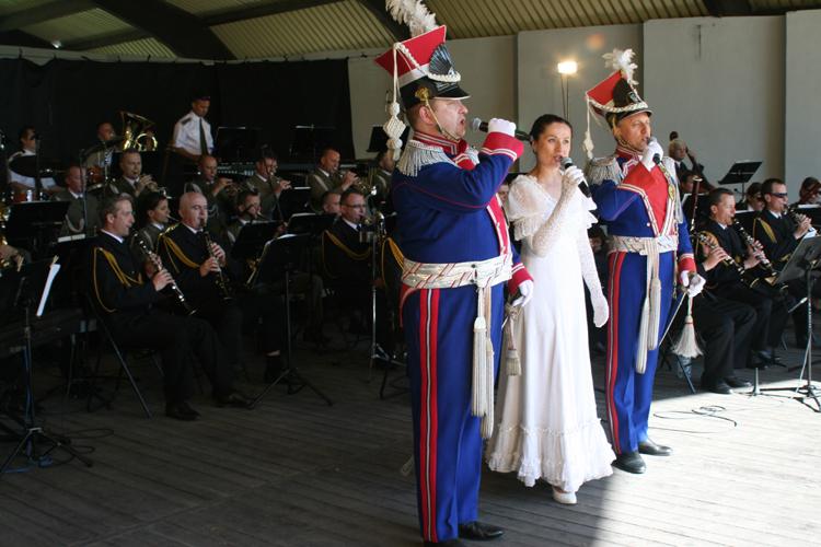 Wojsko zaśpiewało w Teatrze letnim