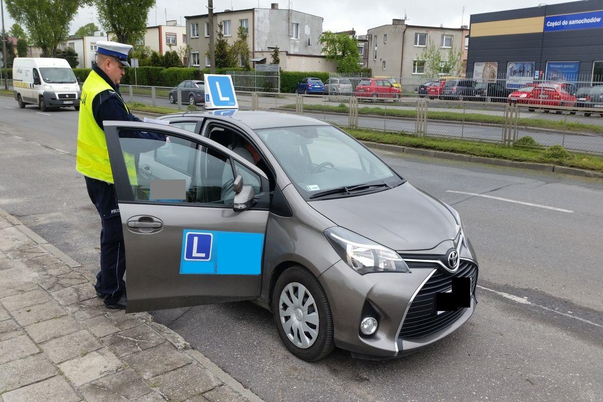 Policjanci kontrolowali samochody do nauki jazdy