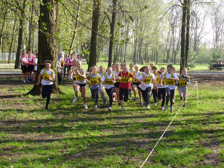 Biegali przełaje…
