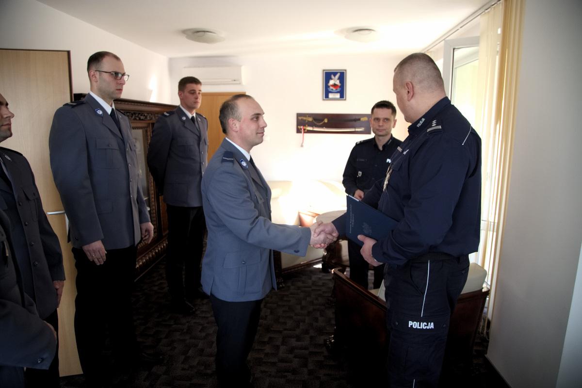 Policjanci ze Żnina wyróżnieni medalem 