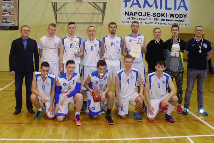 Kasprowicz koszykówką stoi