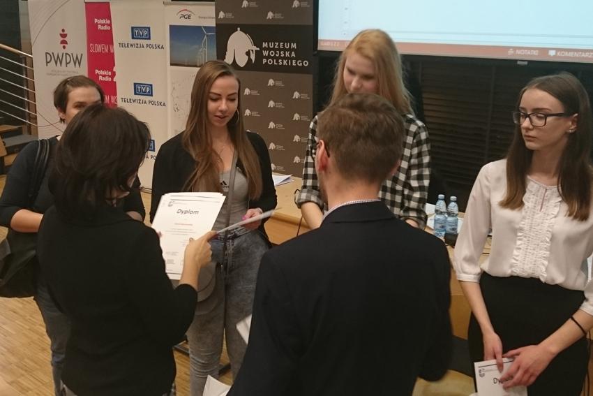 Uczennica  ZSP Kościelec na etapie centralnym olimpiady