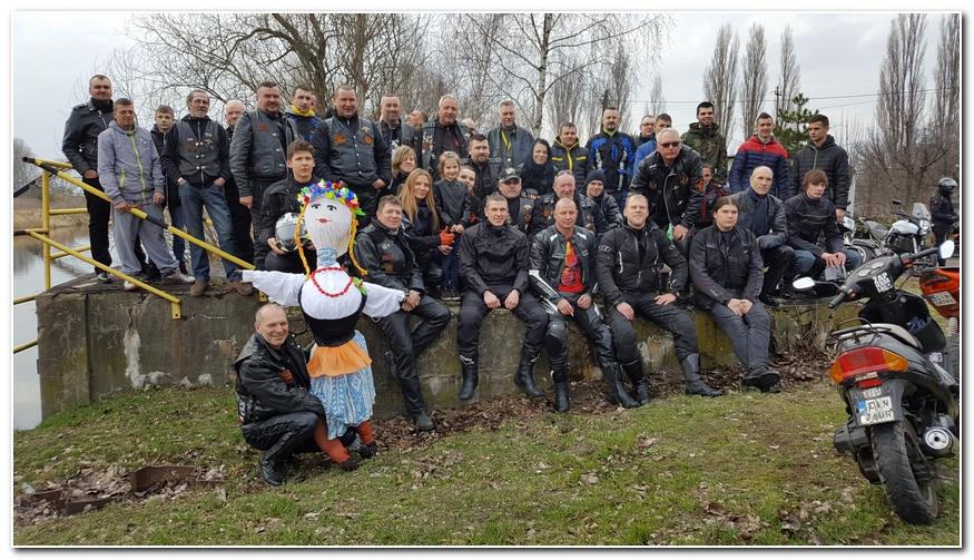 Motocykliści utopili Marzannę