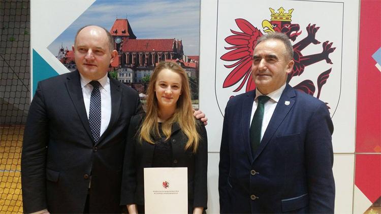 Aleksandra Kuls z wyróżnieniem od marszałka