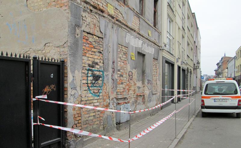 Prywatna kamienica zagraża przechodniom