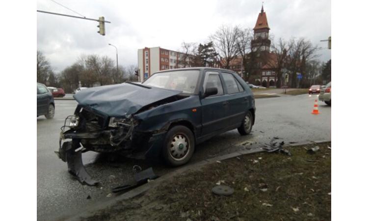 Kolizja na skrzyżowaniu przy Urzędzie Miasta