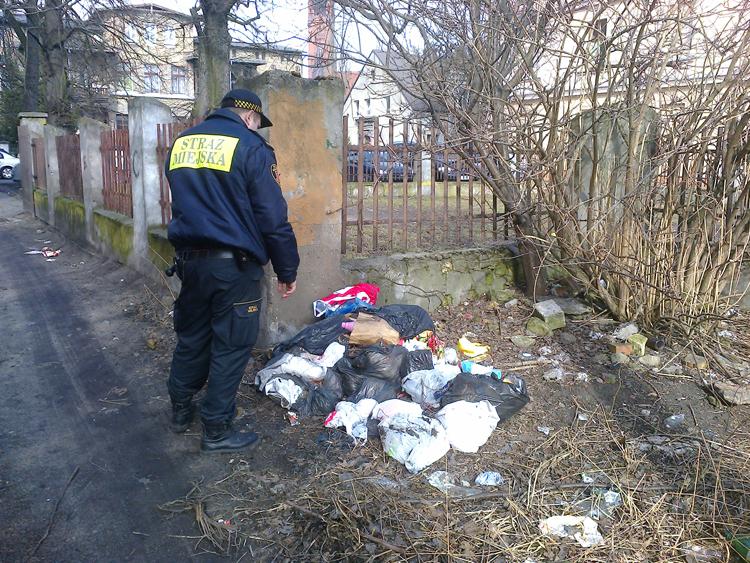 Ukarani za podrzucenie śmieci