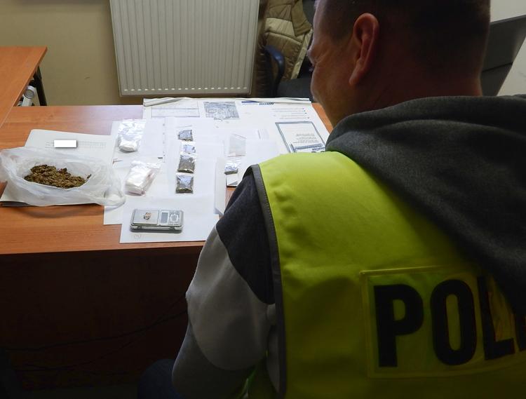 Policjanci ujawnili amfetaminę i marihuanę