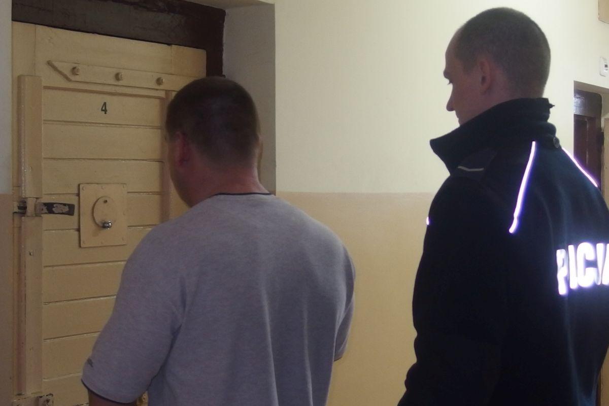 Paserzy luksusowych samochodów pod dozorem Policji