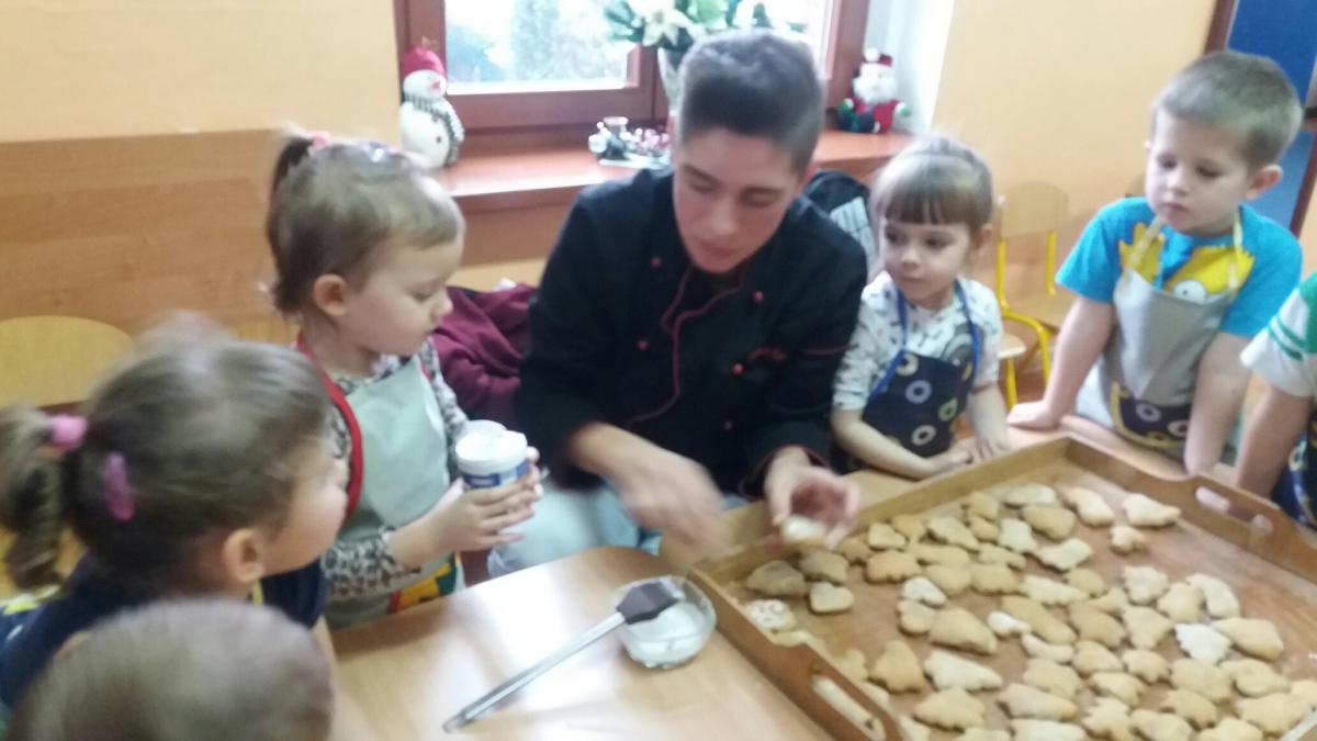 Nauczyli się dekorować pierniki i komponować świąteczne stroiki…