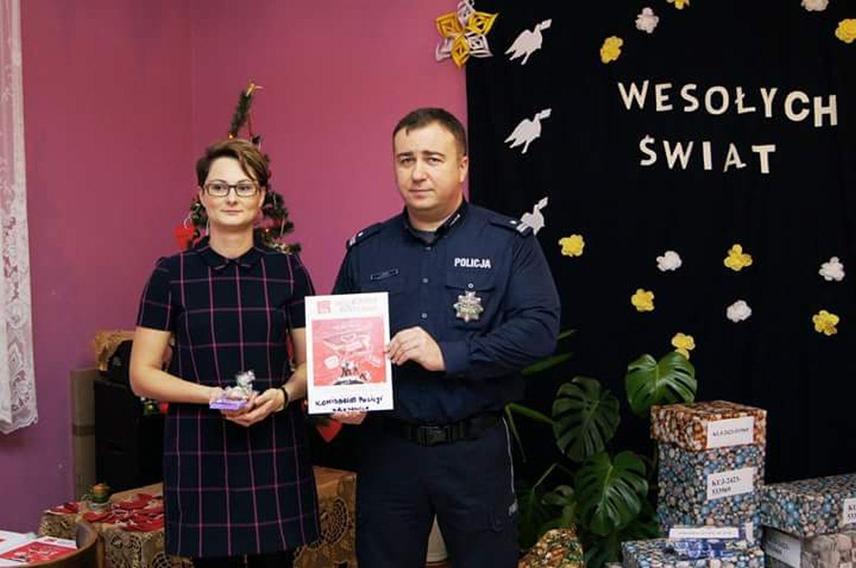 Policjanci i pracownicy z Kruszwicy w akcji Szlachetna Paczka