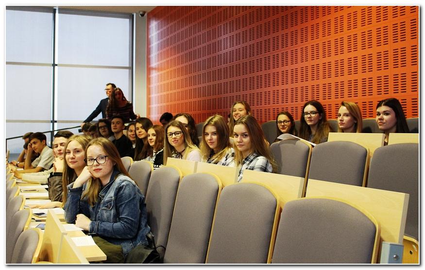 Patronat Wydziału Anglistyki UAM nad klasą lingwistyczną z 