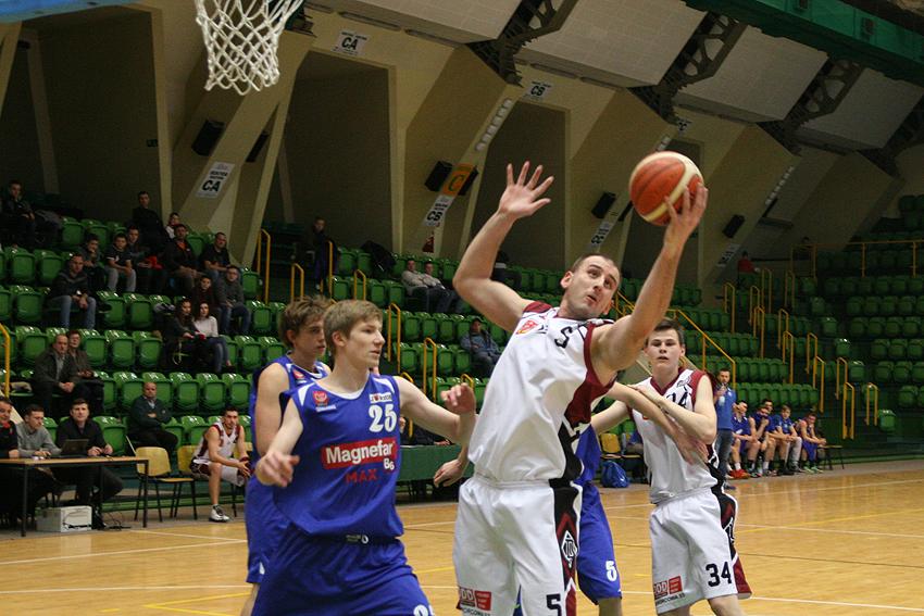 Domino wygrywa z Basketem Suchy Las