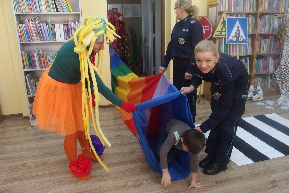 Policjantki wzięły udział w bajkowych przygodach Domisiów