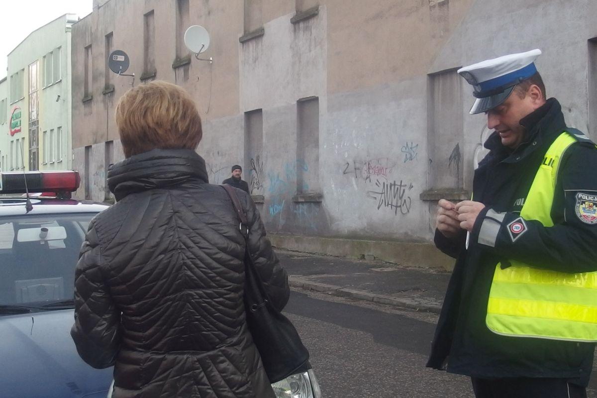 Uwaga piesi ! Bądźcie uważni na drodze!