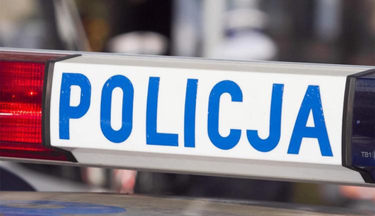 Nietrzeźwy kierowca zatrzymał się na lampie