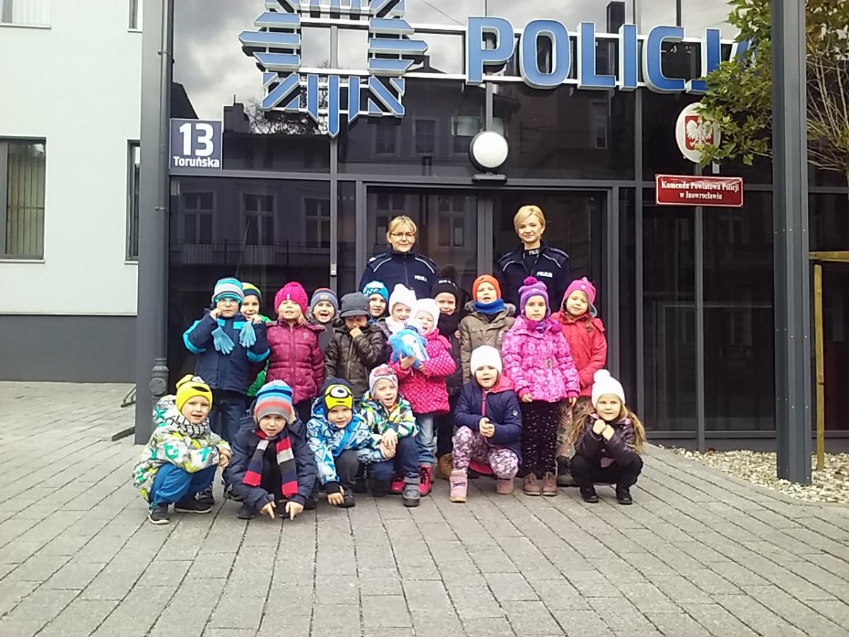 „Kujawskie Dzieci ” odwiedziły Komendę Policji w Inowrocławiu