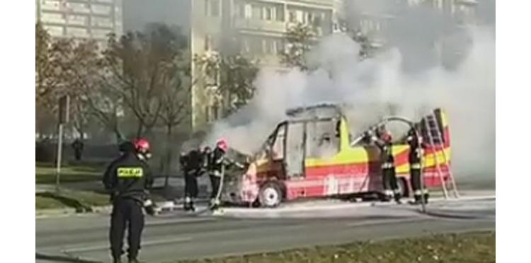 Przy ul. Wojska Polskiego spłonął bus