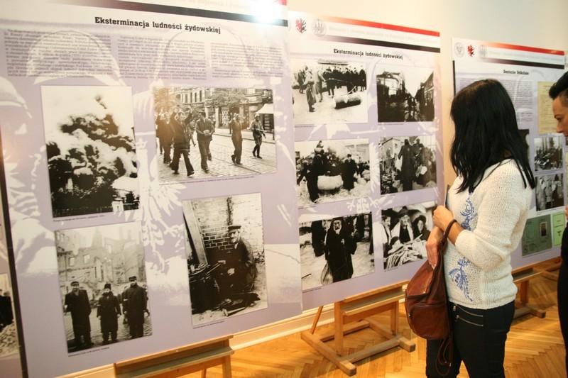 O okupacji i zbrodniach hitlerowskich